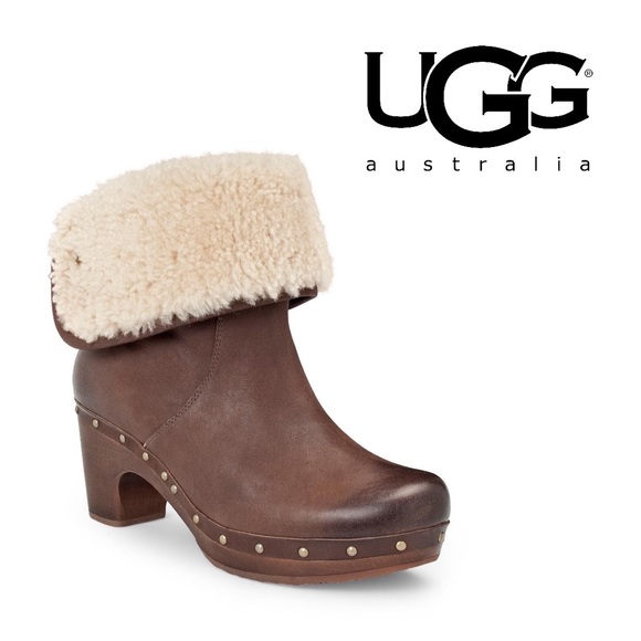UGG Shoes - (NWOT) UGG • Lynnea 3207 Clog Booties in Chocolate Brown - Size 8